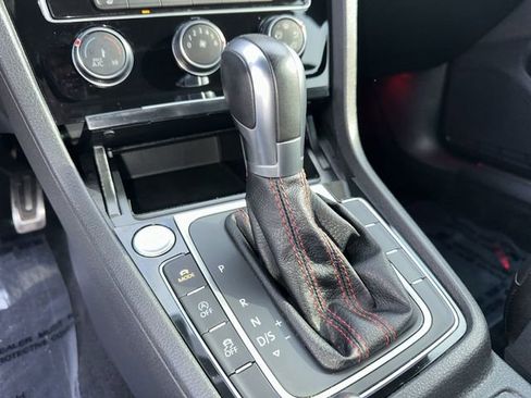 Used 2018 Volkswagen GTI SE w/ SE Leather Package image 20