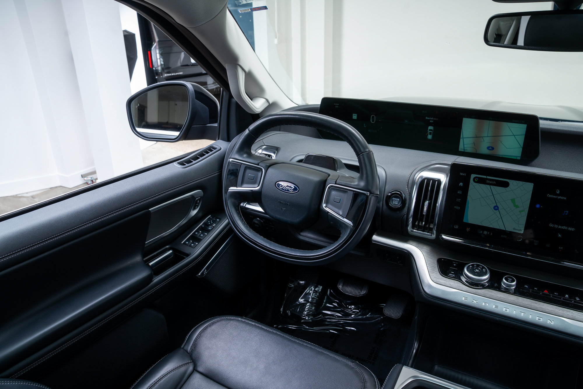 Used 2025 Ford Expedition Platinum AWD/4WD image 9