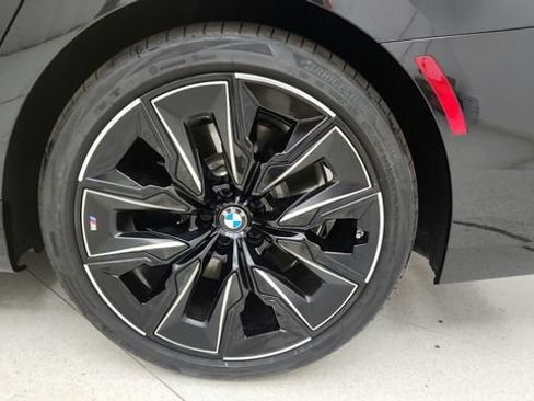 Used 2026 BMW 740i w/ Premium Package RWD image 96