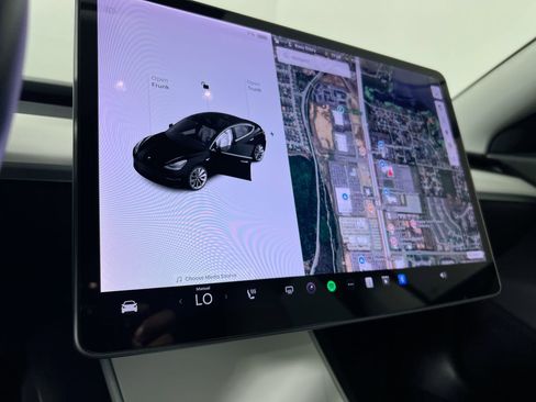 Used 2018 Tesla Model 3 Long Range image 23