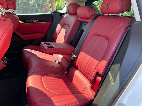 Used 2022 Maserati Levante GT AWD/4WD image 36