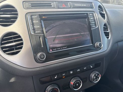 Used 2017 Volkswagen Tiguan S image 19