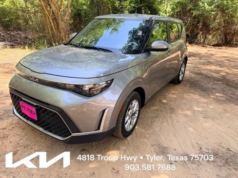 Certified 2025 Kia Soul LX w/ LX Technology Package FWD image 3