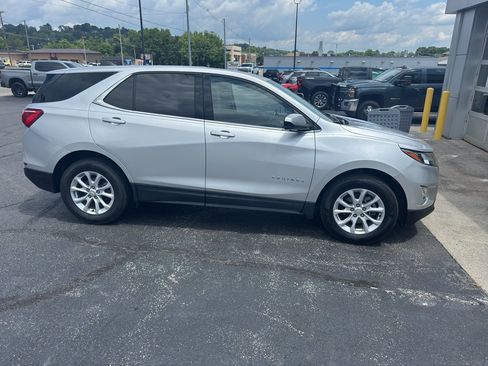 Used 2020 Chevrolet Equinox LT w/ Driver Convenience Package FWD image 2