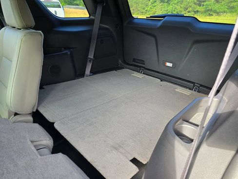 Used 2015 Ford Explorer XLT w/ Equipment Group 202A FWD image 6