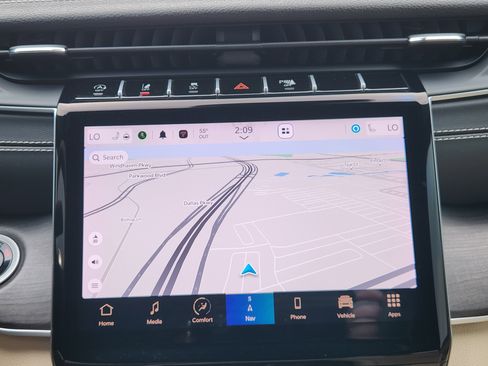 Used 2024 Jeep Grand Cherokee L Limited w/ Black Appearance Package image 21