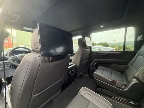 New 2026 Chevrolet Suburban Premier AWD/4WD image 12