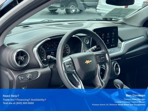 Used 2025 Chevrolet Blazer LT FWD image 5