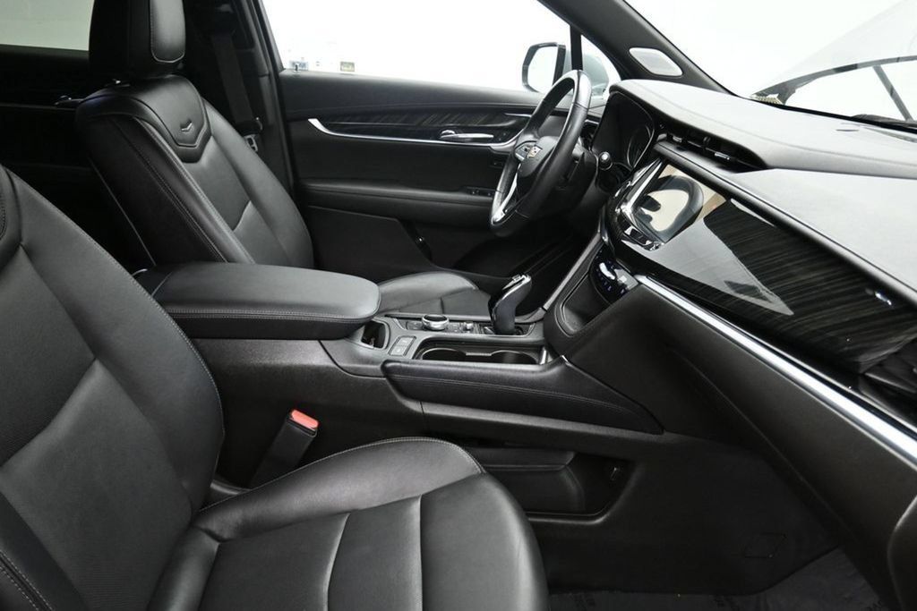 Used 2023 Cadillac XT6 Premium Luxury FWD image 13