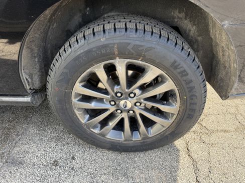 Used 2021 Ford Expedition Limited image 12