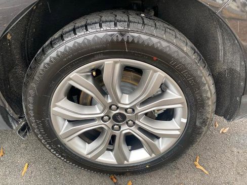 Used 2024 Ford Edge Titanium image 32