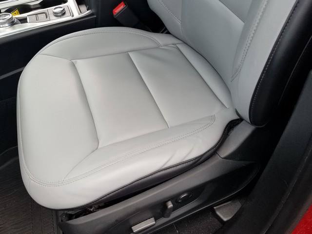 Used 2021 Ford Explorer XLT w/ Equipment Group 202A AWD/4WD image 13