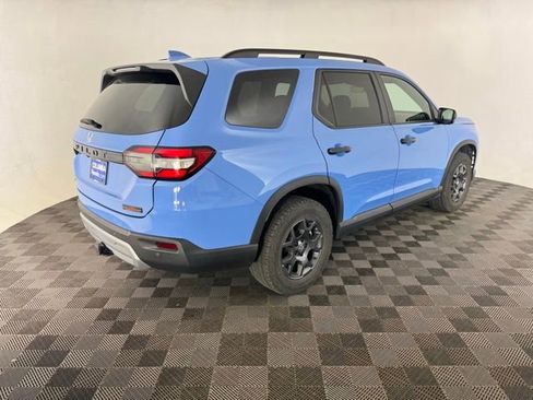 Certified 2025 Honda Pilot TrailSport image 4