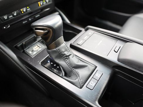 Used 2022 Lexus ES 300h w/ Premium Package image 31