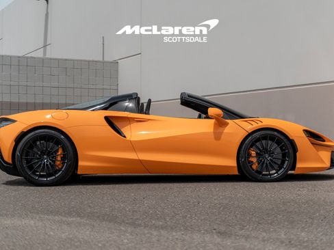 Used 2026 McLaren Artura Spider RWD image 8