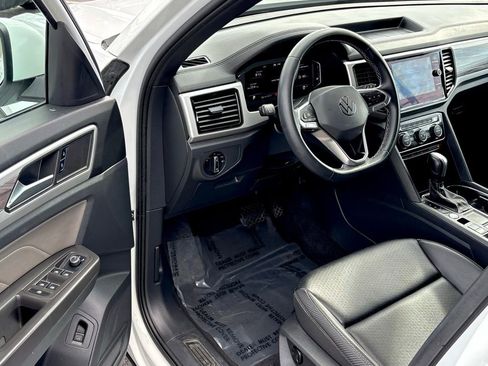 Used 2022 Volkswagen Atlas Cross Sport SE image 9
