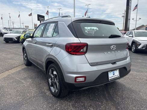 Certified 2024 Hyundai Venue SEL FWD image 9