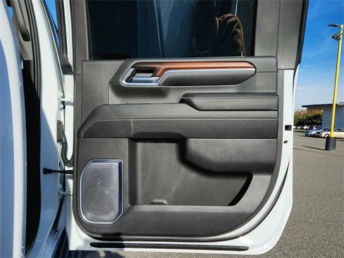Used 2024 GMC Sierra 2500 Denali w/ Denali Reserve Package image 28