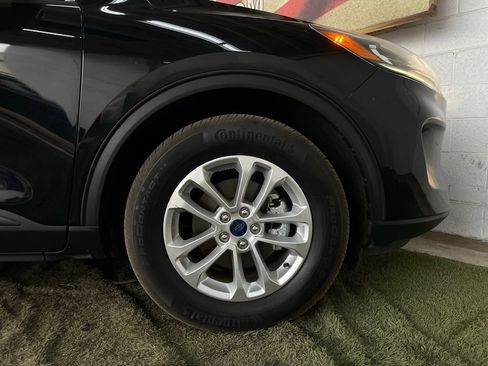 Used 2020 Ford Escape SE image 13