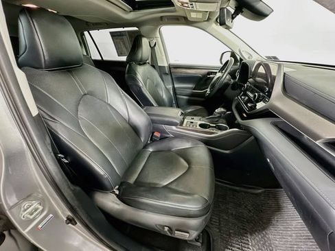 Used 2023 Toyota Highlander Limited AWD/4WD image 35