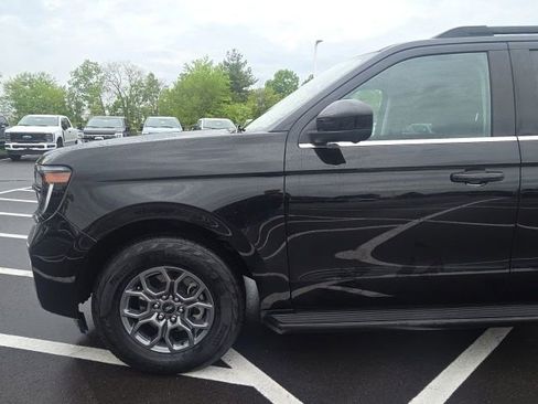 Used 2025 Ford Expedition Active AWD/4WD image 19