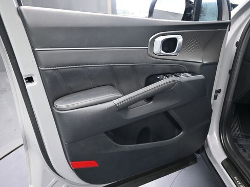 Used 2023 Kia Sorento SX image 17