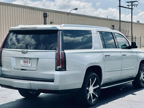 Used 2015 Cadillac Escalade ESV Luxury AWD/4WD image 9