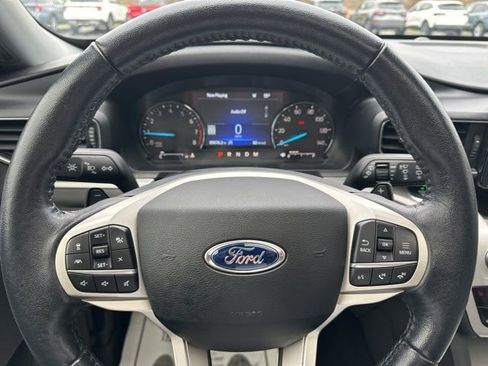 Used 2021 Ford Explorer XLT w/ XLT Sport Appearance Package AWD/4WD image 19