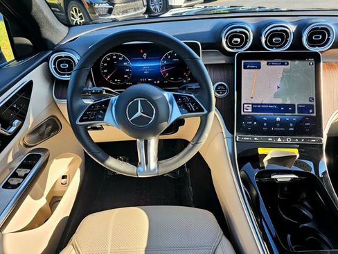 Used 2026 Mercedes-Benz GLC 300 4MATIC image 32