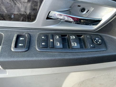 Used 2010 Dodge Grand Caravan SXT FWD image 13