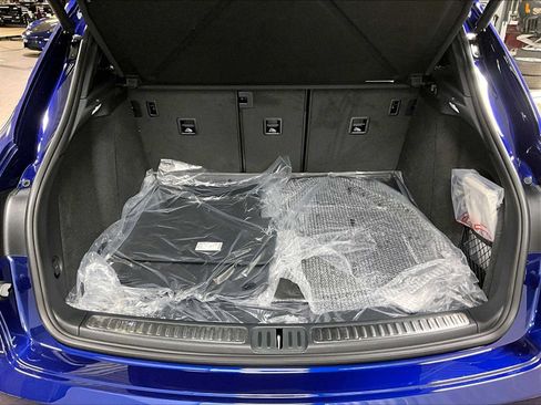 Used 2026 Porsche Macan AWD/4WD image 39