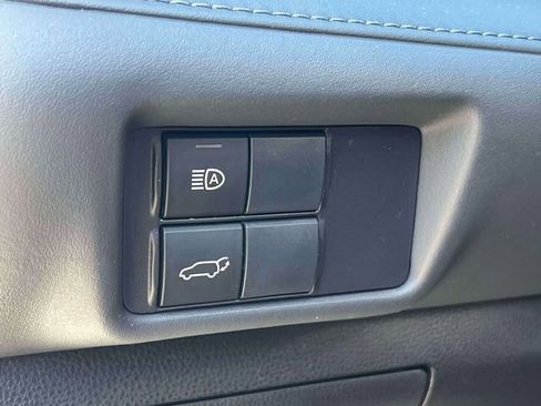 Used 2022 Toyota Highlander XLE AWD/4WD image 21