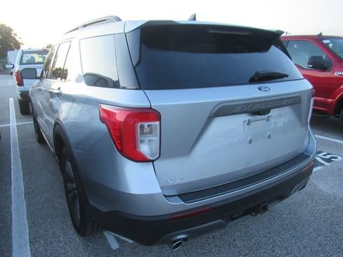 Used 2022 Ford Explorer XLT w/ Equipment Group 202A RWD image 4