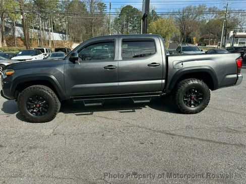 Used 2019 Toyota Tacoma TRD Off-Road AWD/4WD image 13