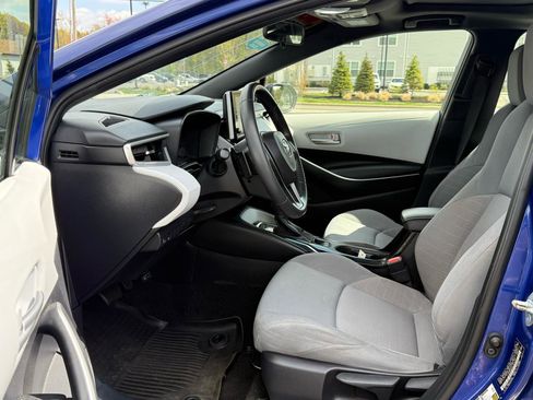 Used 2020 Toyota Corolla SE w/ SE Premium Package FWD image 10