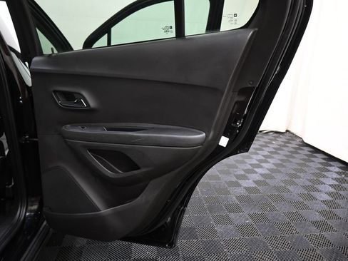 Used 2017 Chevrolet Trax LT w/ Sun & Sound Package AWD/4WD image 20