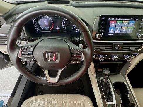 Used 2018 Honda Accord Touring image 11
