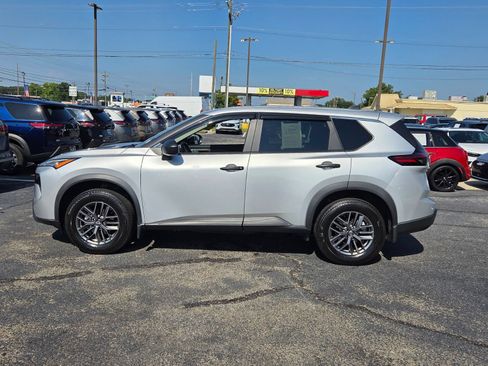 Used 2024 Nissan Rogue S FWD image 4