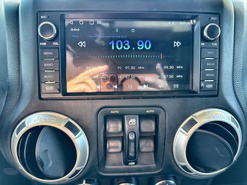 Used 2017 Jeep Wrangler Unlimited Sahara AWD/4WD image 12