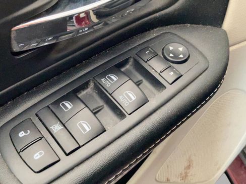 Used 2019 Dodge Grand Caravan SXT FWD image 18