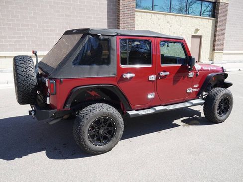 Used 2013 Jeep Wrangler Unlimited Sahara w/ Connectivity Group AWD/4WD image 10