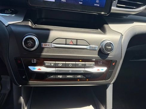Used 2020 Ford Explorer XLT w/ Equipment Group 202A AWD/4WD image 17