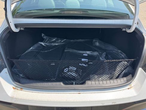 New 2025 Hyundai Elantra Limited image 9