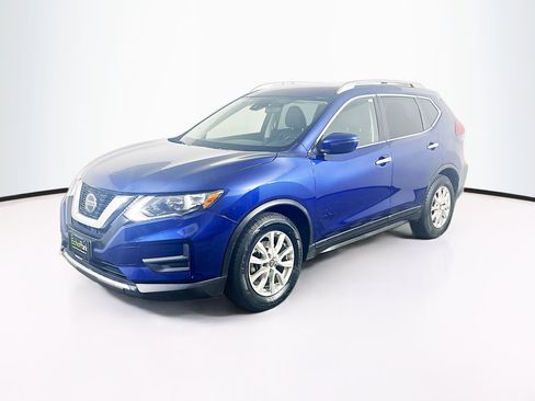 Used 2020 Nissan Rogue SV image 3