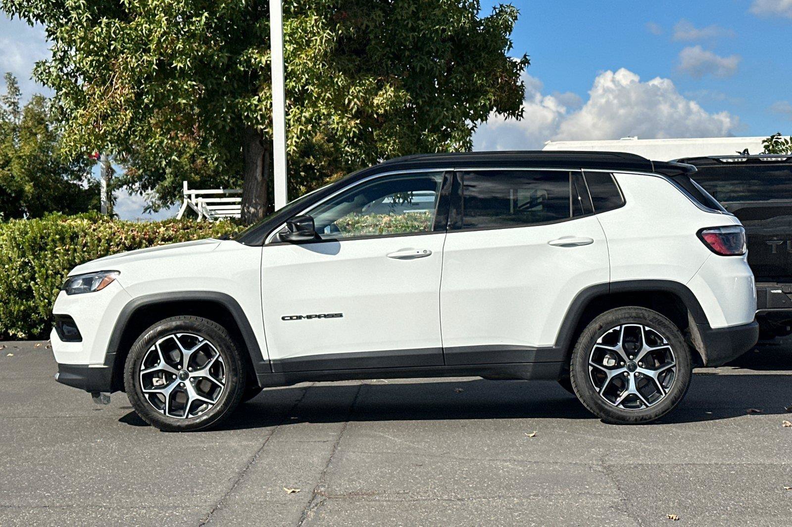 Certified 2025 Jeep Compass Limited AWD/4WD image 6