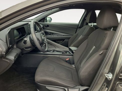Used 2025 Hyundai Elantra Sport FWD image 9