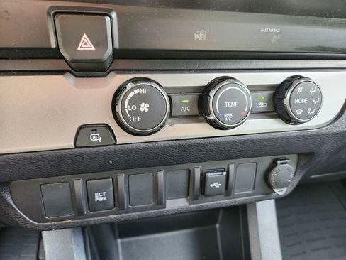 Used 2022 Toyota Tacoma SR5 w/ SR5 Appearance Package (SM) RWD image 26