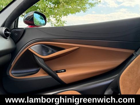 Used 2025 McLaren 750S RWD image 25