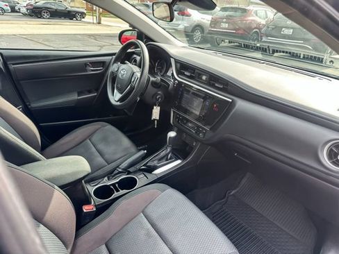 Used 2018 Toyota Corolla LE FWD image 21