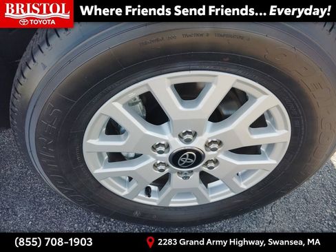 Certified 2025 Toyota Tacoma SR5 image 9